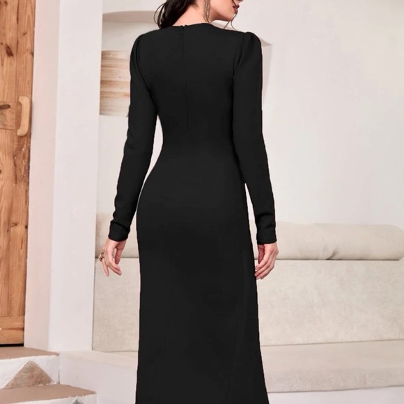 SHEIN Modely Solid Twist Front Wrap Hem Dress - Picture 2 of 5